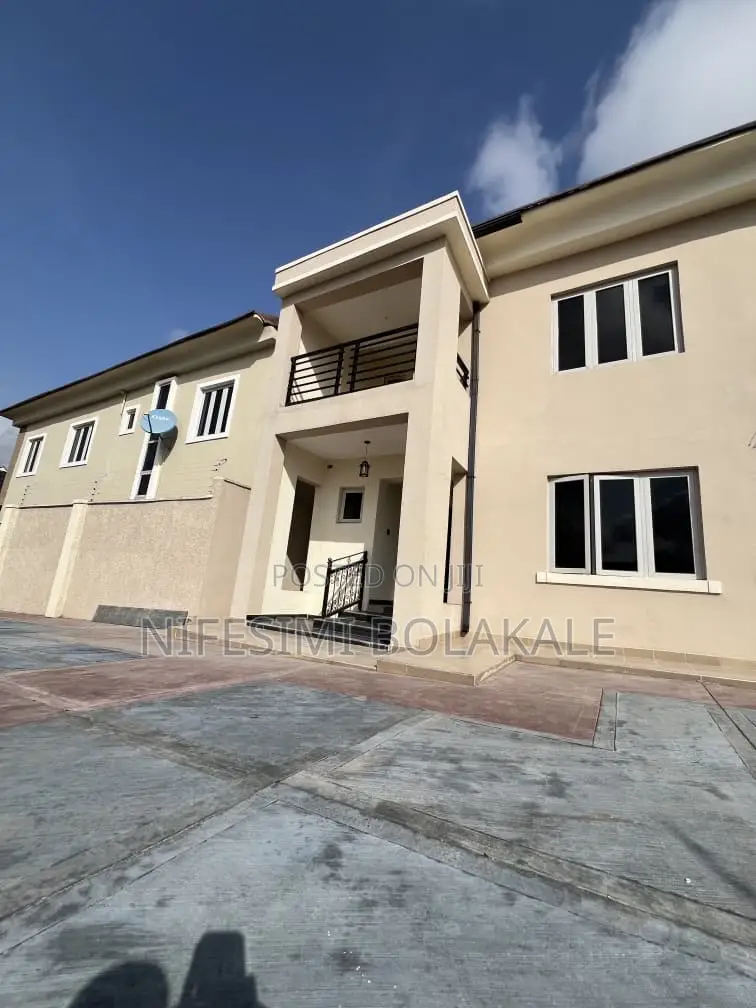 4bdrm Duplex in Akoto Estate, Elebu, for sale in Akala Express