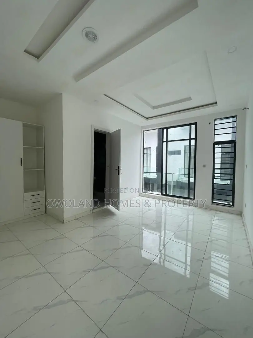 3bdrm Duplex in Ikota Estate for rent in Ikota