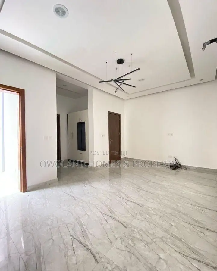 4bdrm Duplex in Orchid Estate, Ikota for rent in Ikota