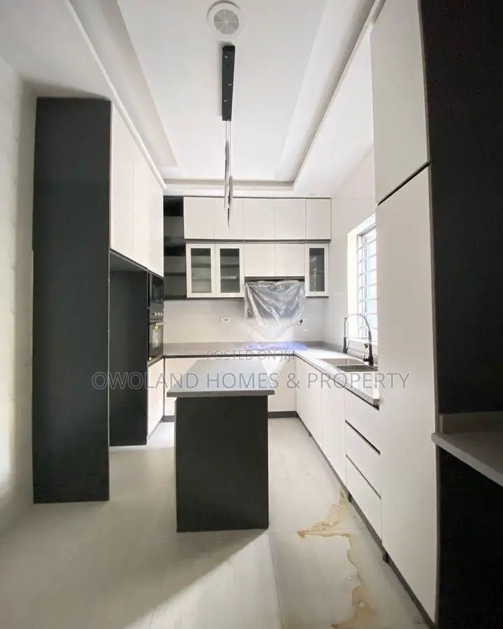 4bdrm Duplex in Orchid Estate, Ikota for rent in Ikota