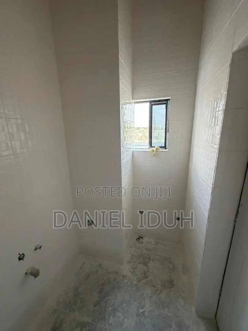 3bdrm Apartment in Kaura for sale in Kaura
