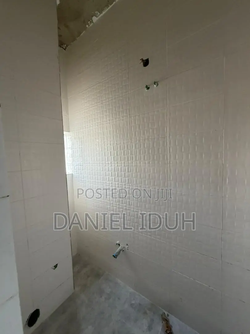 3bdrm Apartment in Kaura for sale in Kaura