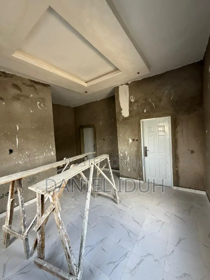 3bdrm Apartment in Kaura for sale in Kaura