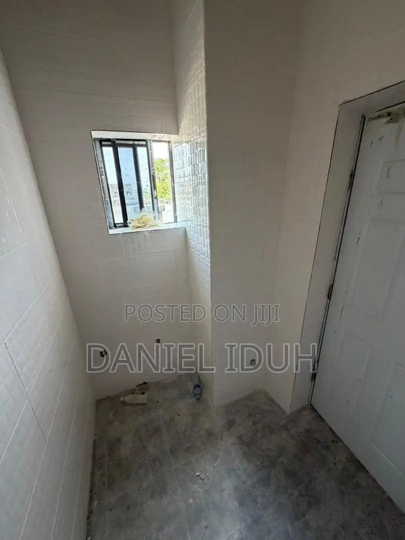 3bdrm Apartment in Kaura for sale in Kaura