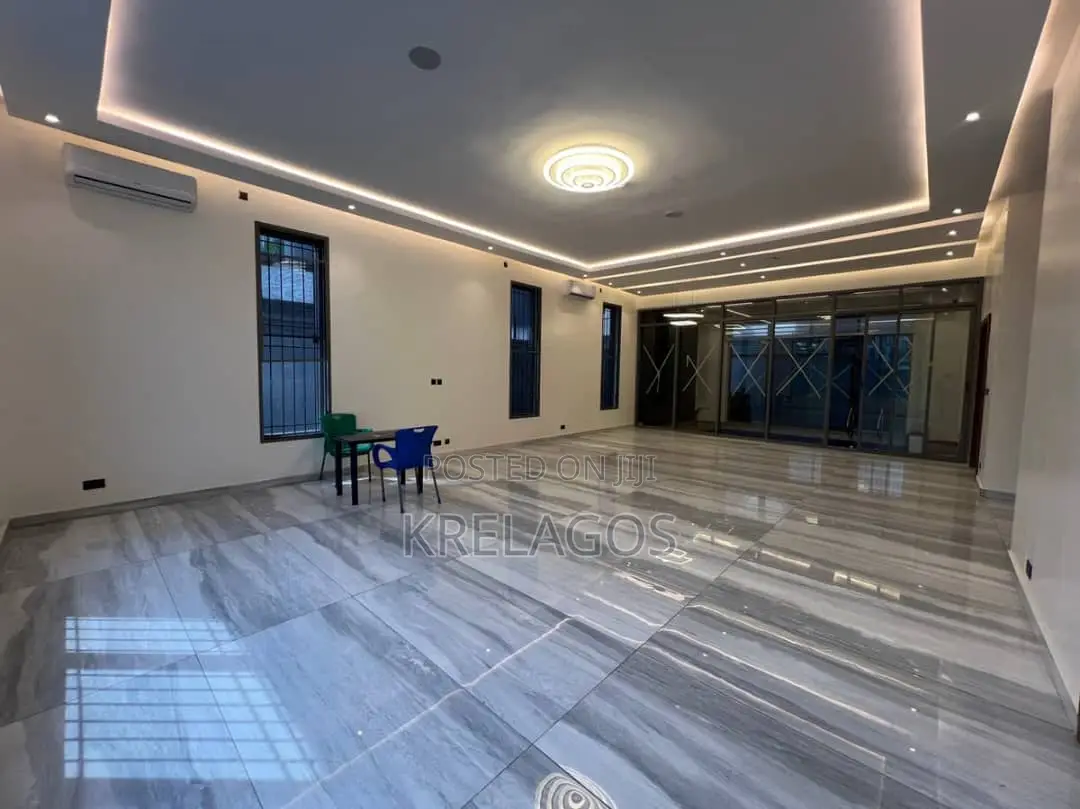 5bdrm Duplex in Banana Island for sale in Banana Island