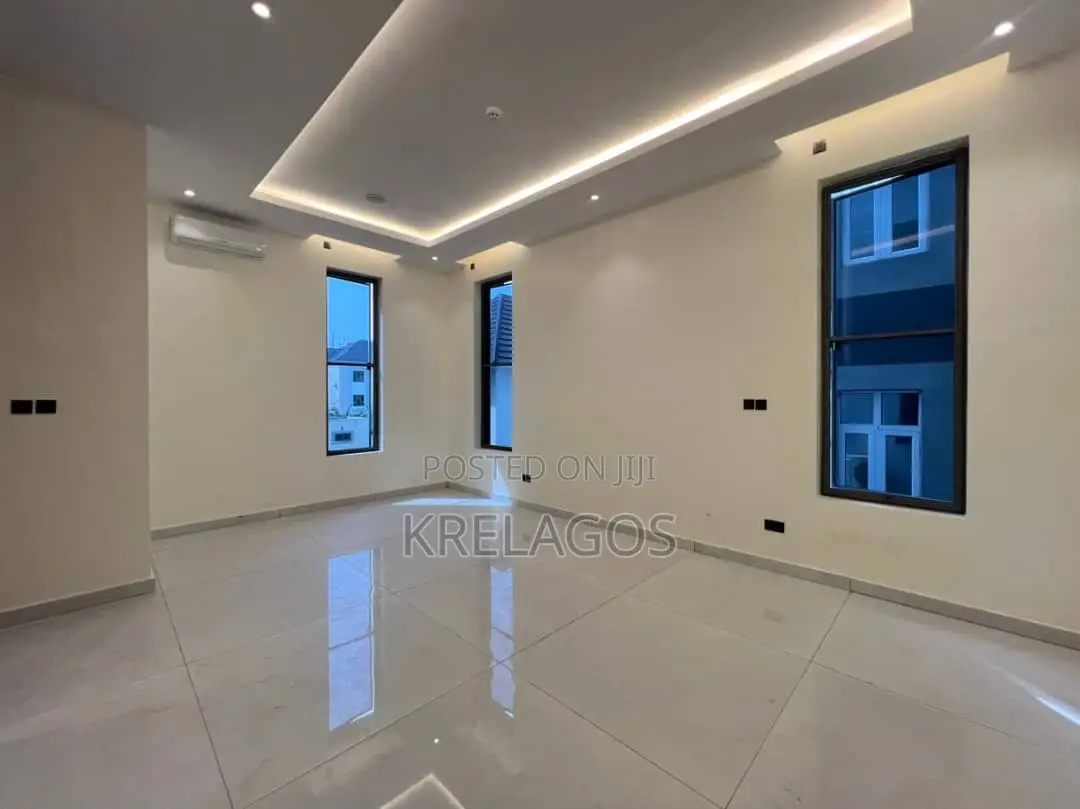 5bdrm Duplex in Banana Island for sale in Banana Island