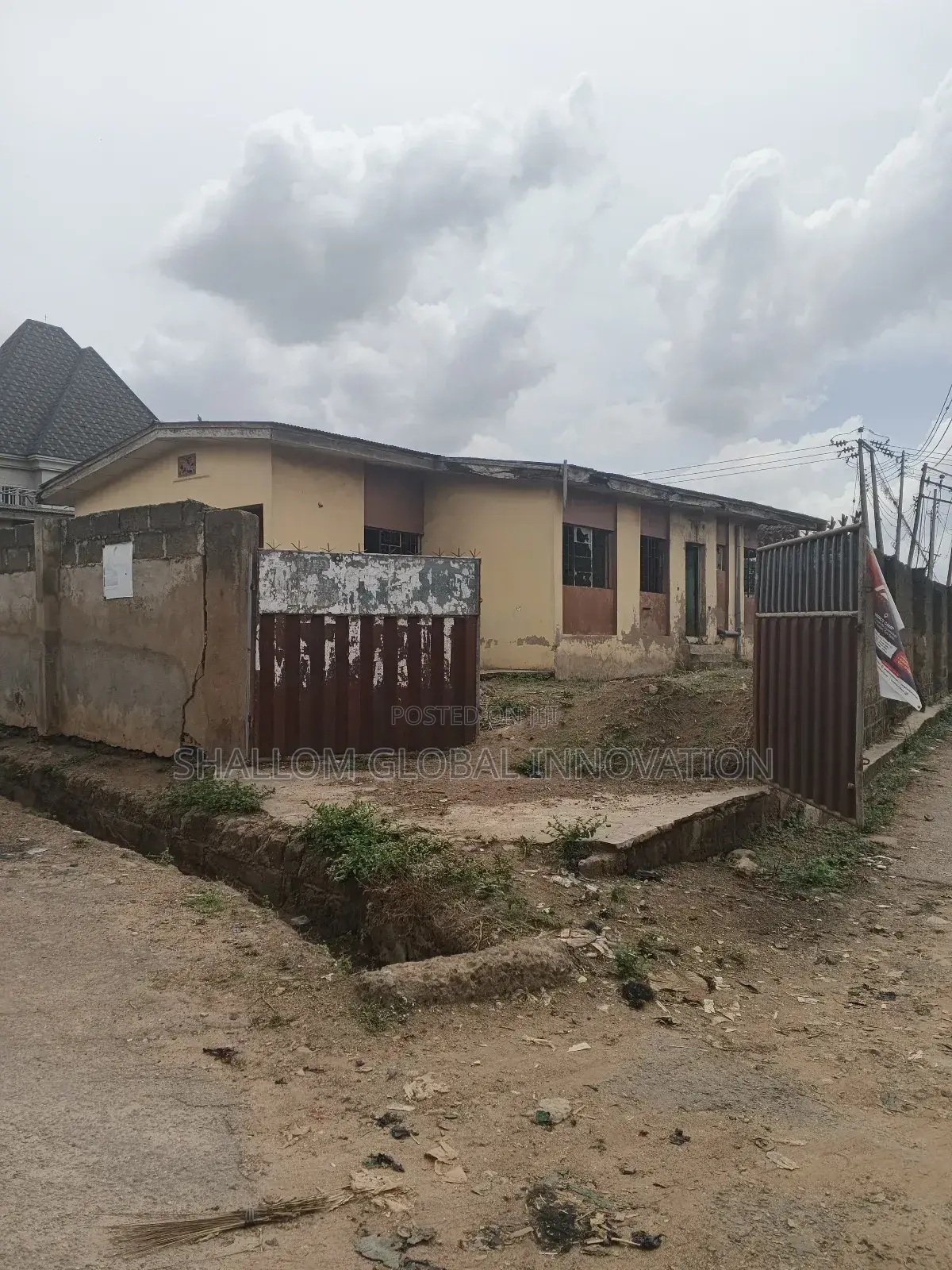 5bdrm Bungalow in Olopomeji, Akobo for sale in Akobo