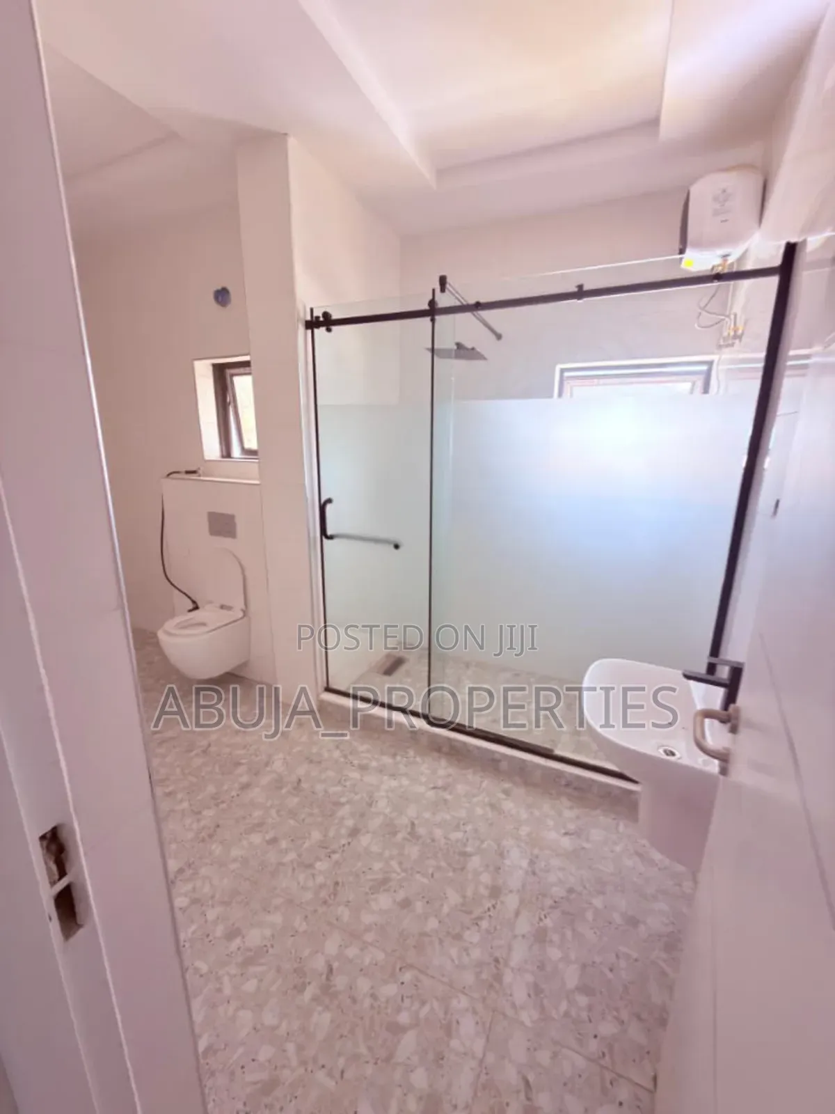 5bdrm Duplex in In A Secured Estate, Guzape District for sale in Guzape District