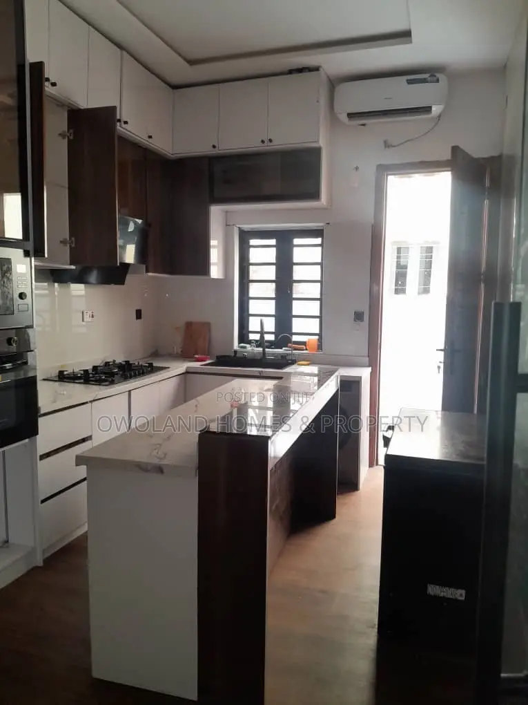 4bdrm Duplex in Ikota Gra for rent in Ikota