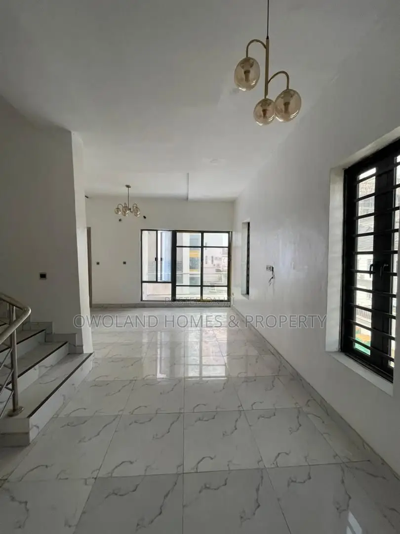 5bdrm Duplex in Chevron Estate for rent in Chevron