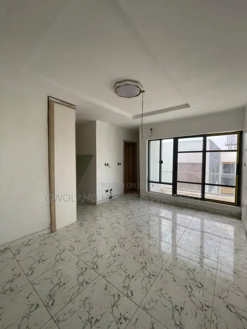 5bdrm Duplex in Chevron Estate for rent in Chevron