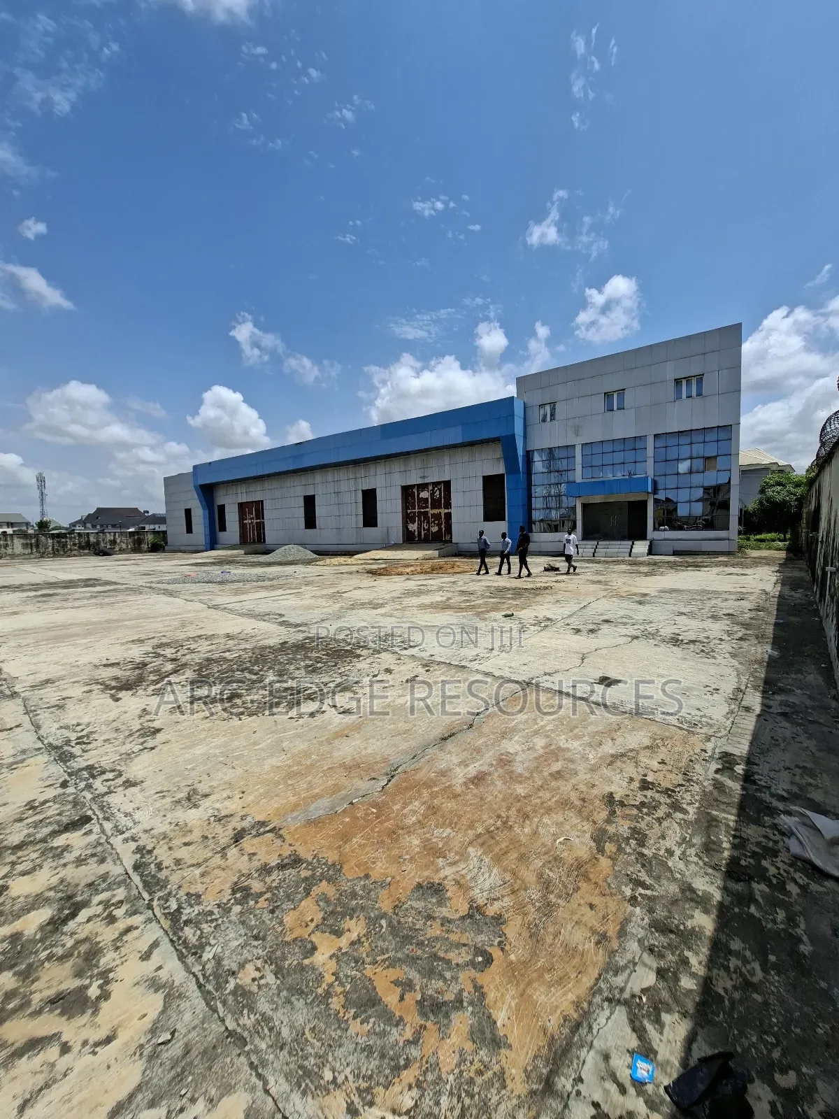 Large Warehouse With Massive Space for Commercial Use in Ago Palace