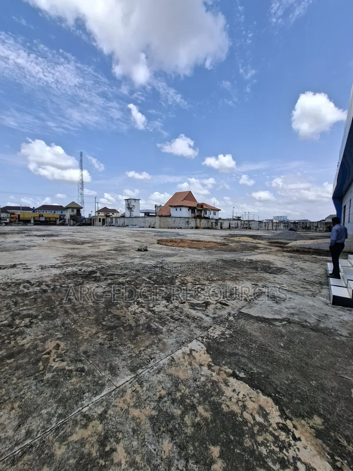 Large Warehouse With Massive Space for Commercial Use in Ago Palace