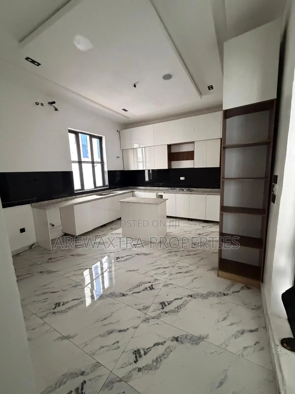 5bdrm Duplex in Lekki Palms City for sale in Off Lekki-Epe Expressway