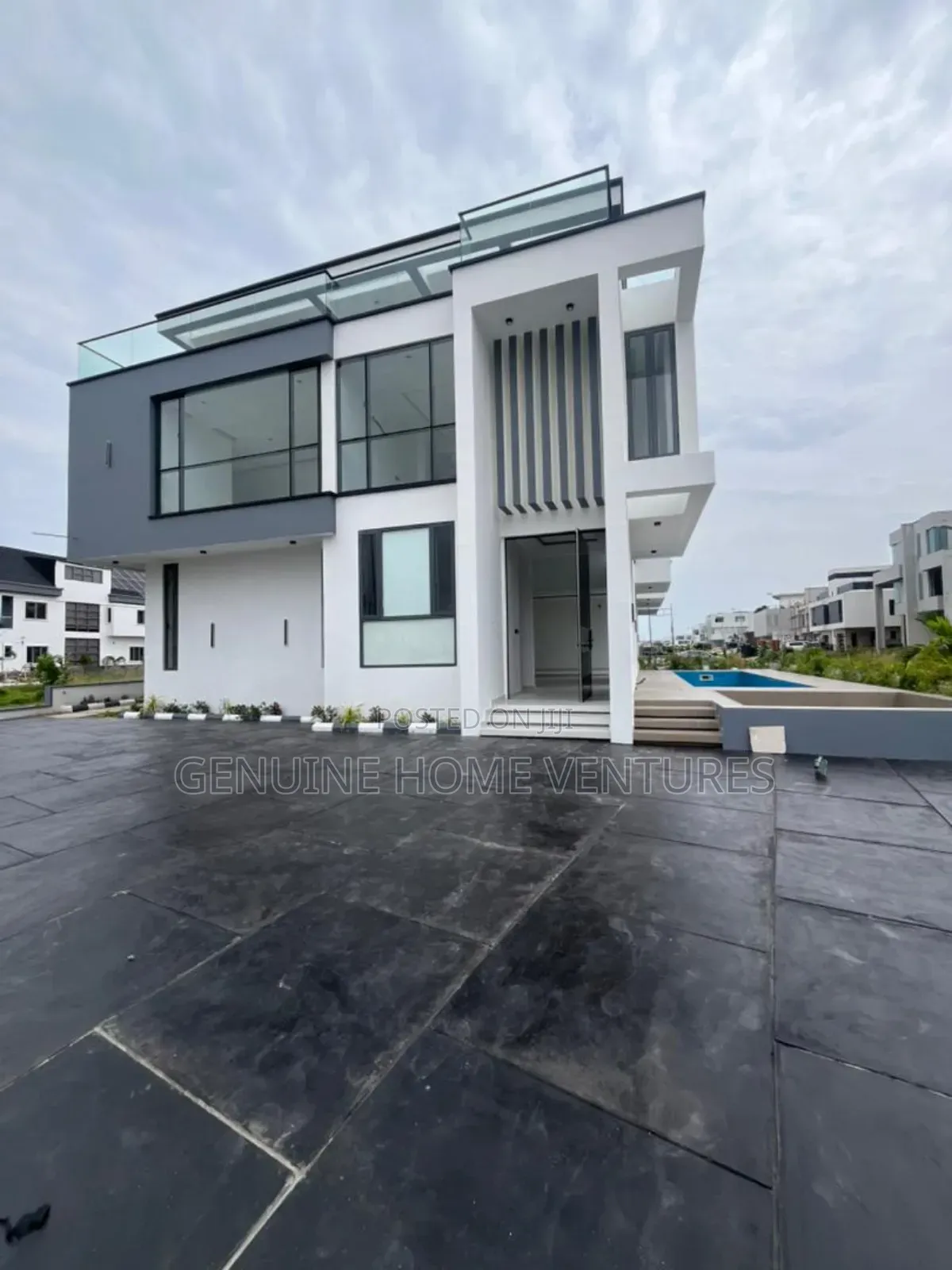5bdrm Duplex in Ikate for sale in Ikate