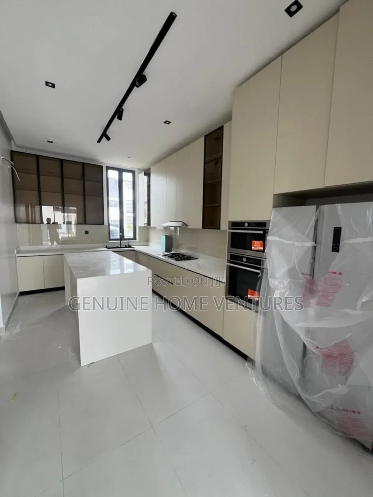 5bdrm Duplex in Ikate for sale in Ikate