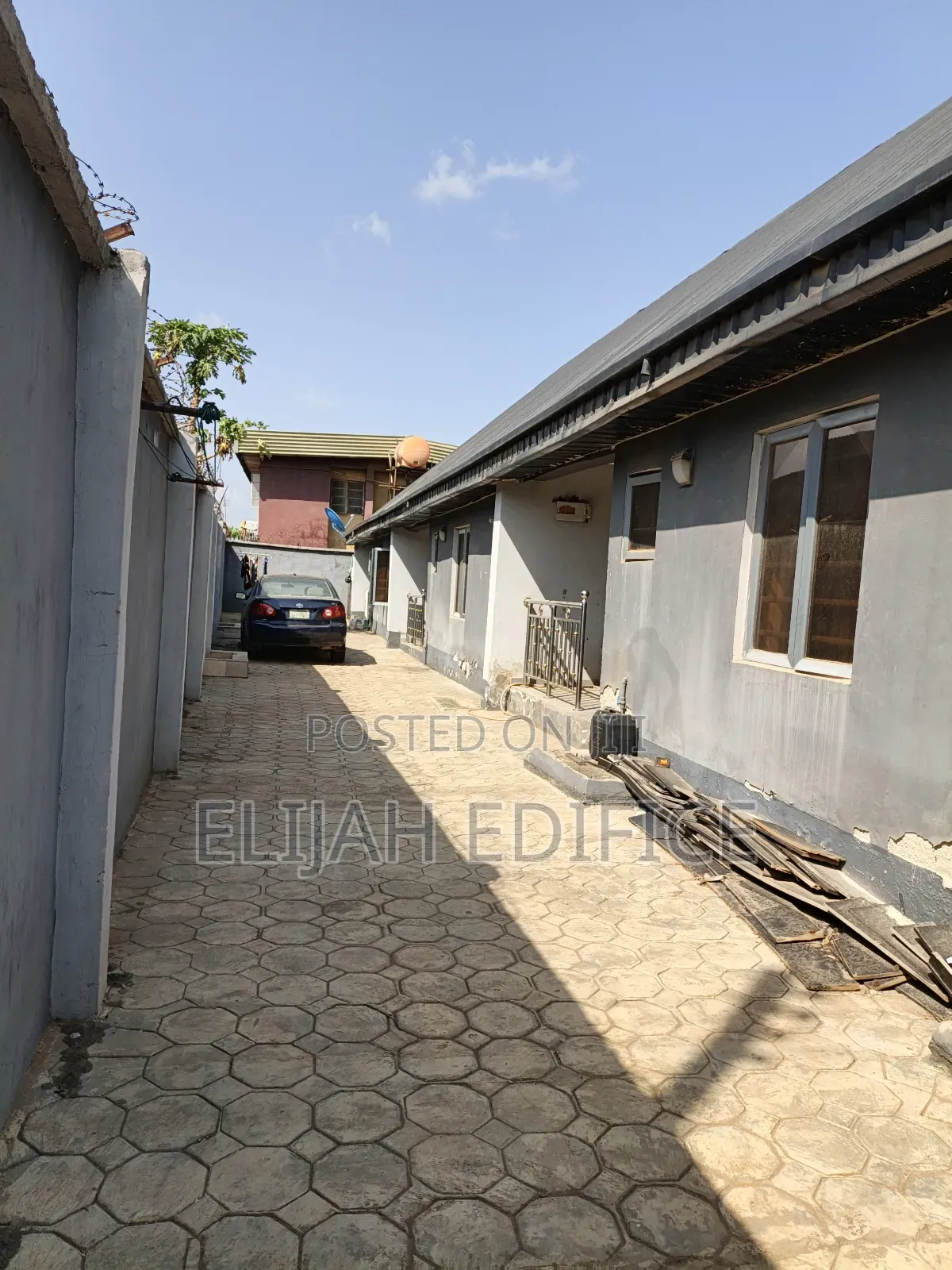 Furnished 2bdrm Bungalow in Igbe Junction, Ikorodu Garage for rent in Ikorodu Garage