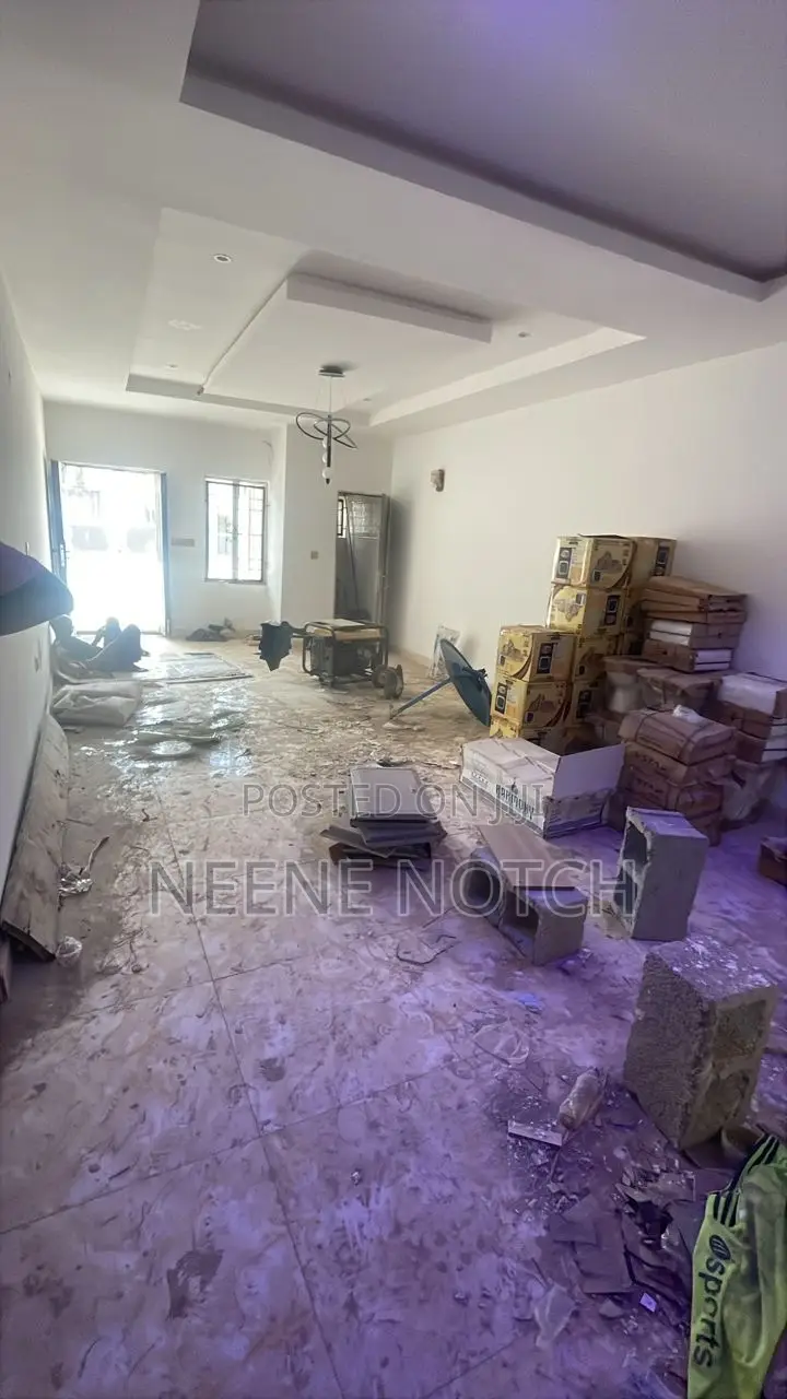 Furnished 3bdrm Block of Flats in Chris Lubell Street, Durumi for sale in Durumi