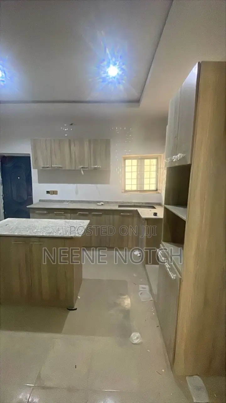 Furnished 3bdrm Block of Flats in Chris Lubell Street, Durumi for sale in Durumi