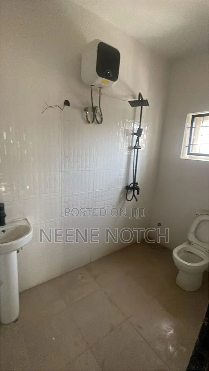 Furnished 3bdrm Block of Flats in Chris Lubell Street, Durumi for sale in Durumi