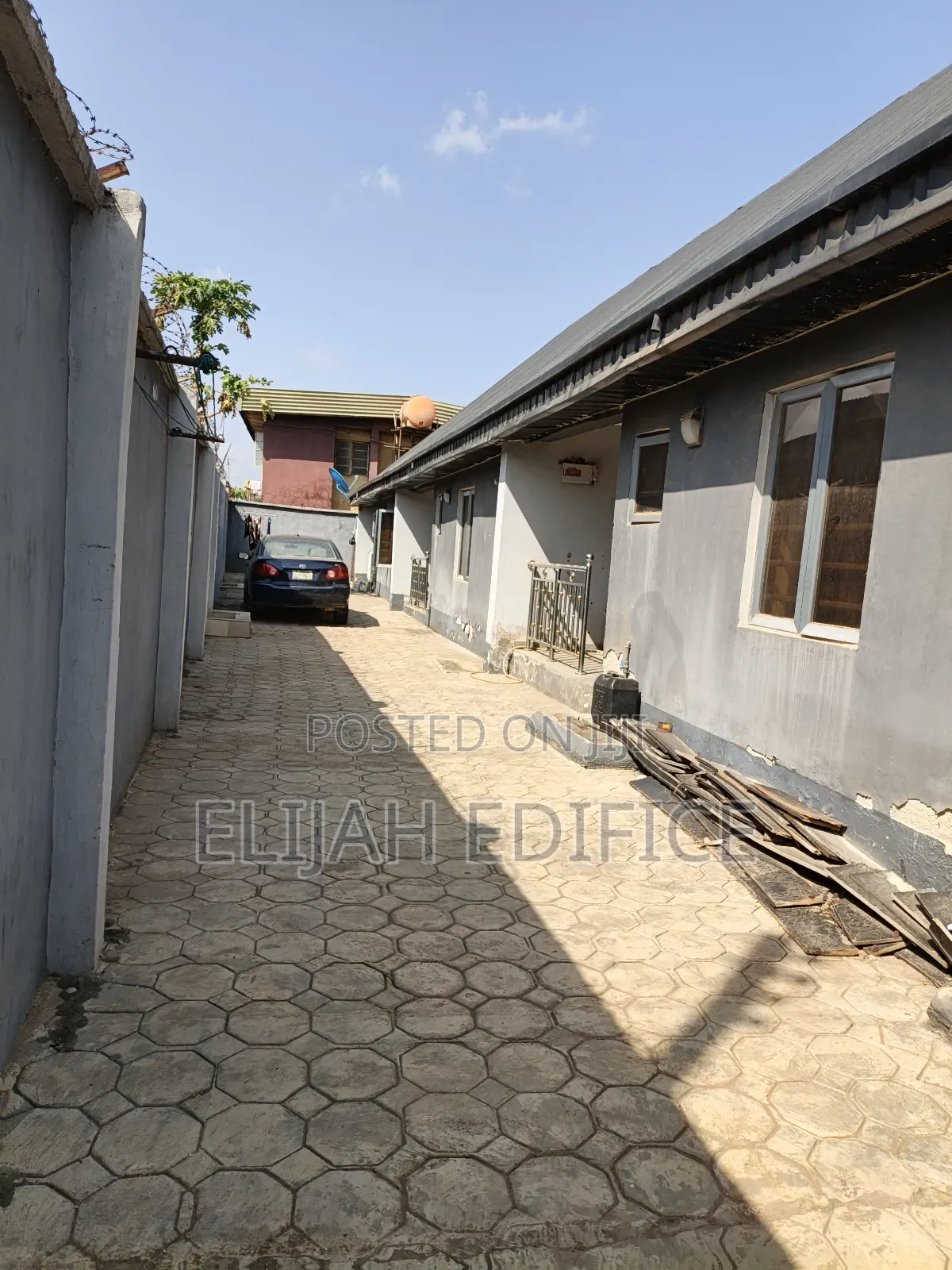 Furnished 2bdrm Bungalow in Igbe Junction, Ikorodu Garage for rent in Ikorodu Garage