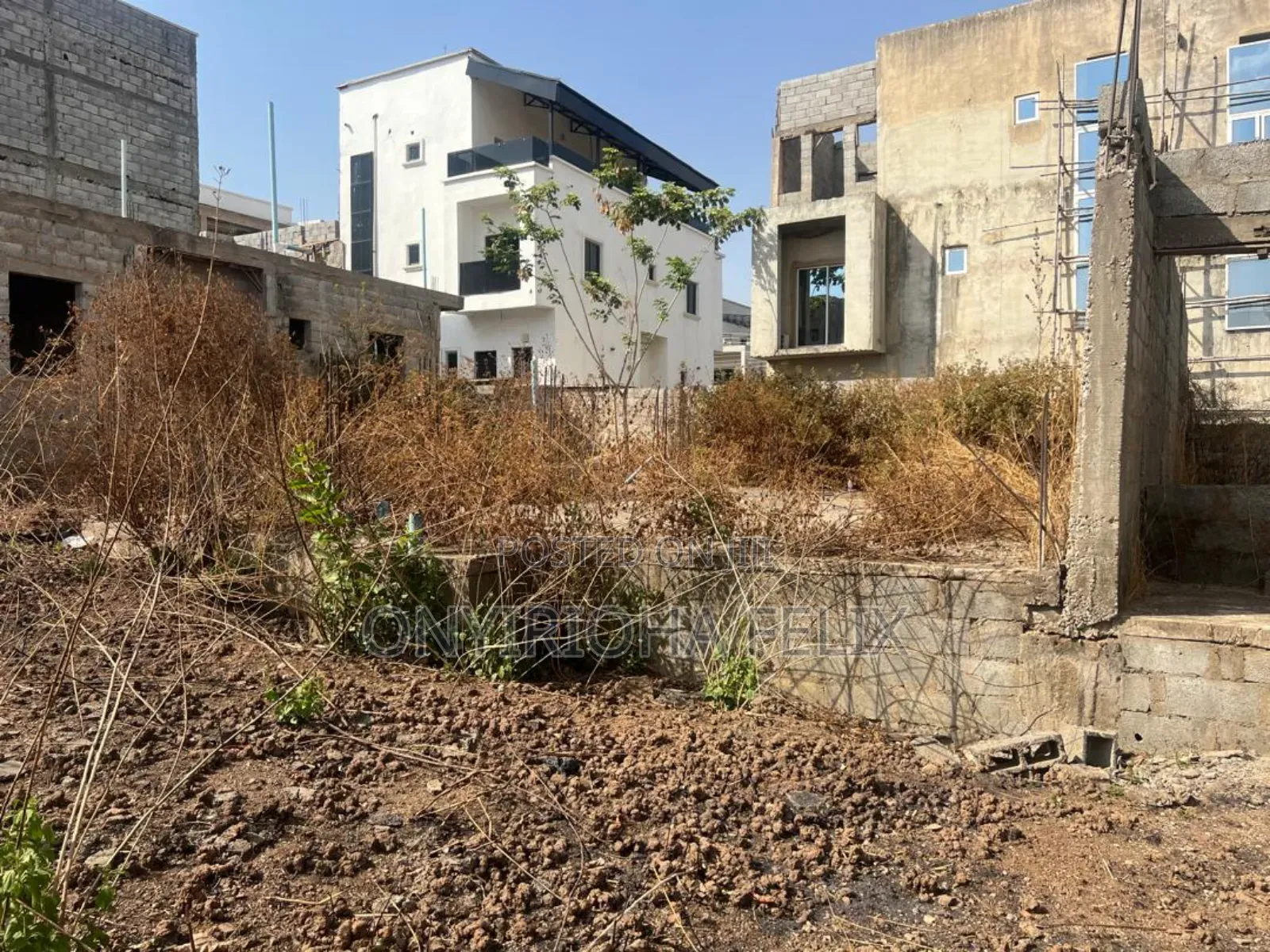 Estate Plot to Build 4bedroom Terrece Duplex in Life Camp