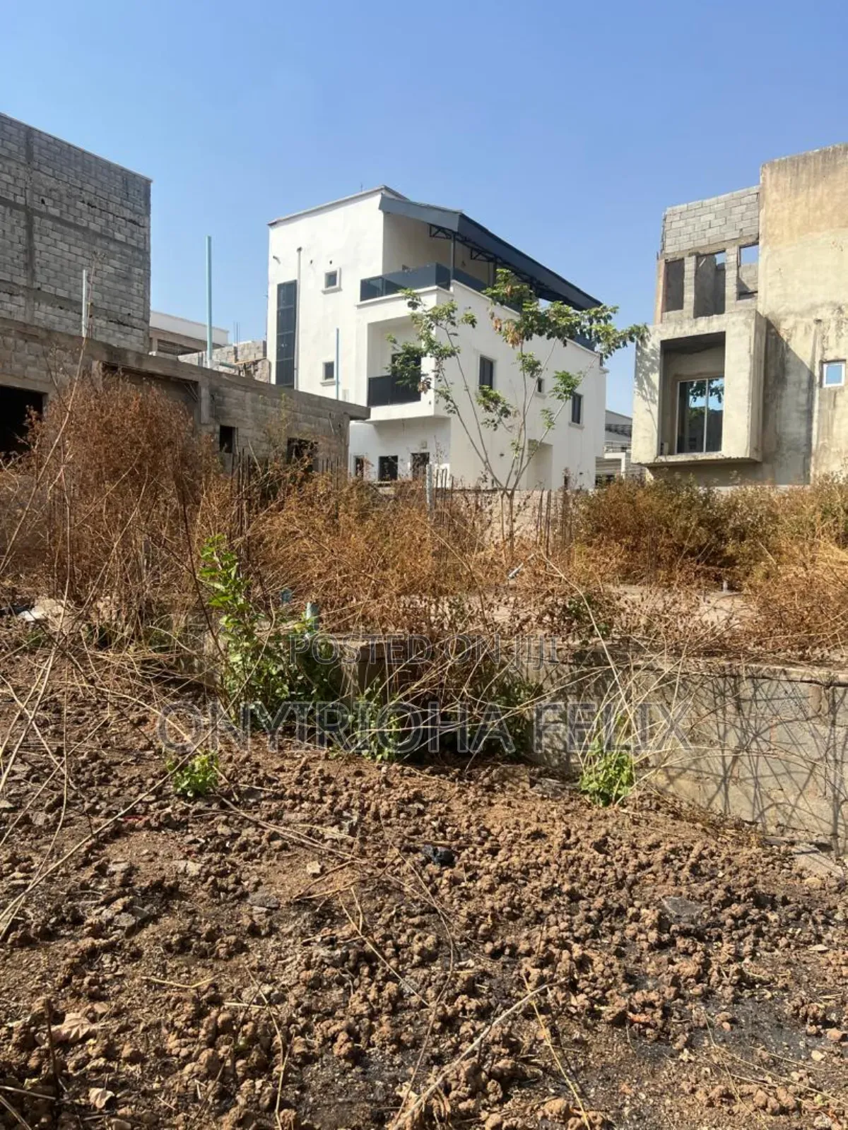 Estate Plot to Build 4bedroom Terrece Duplex in Life Camp
