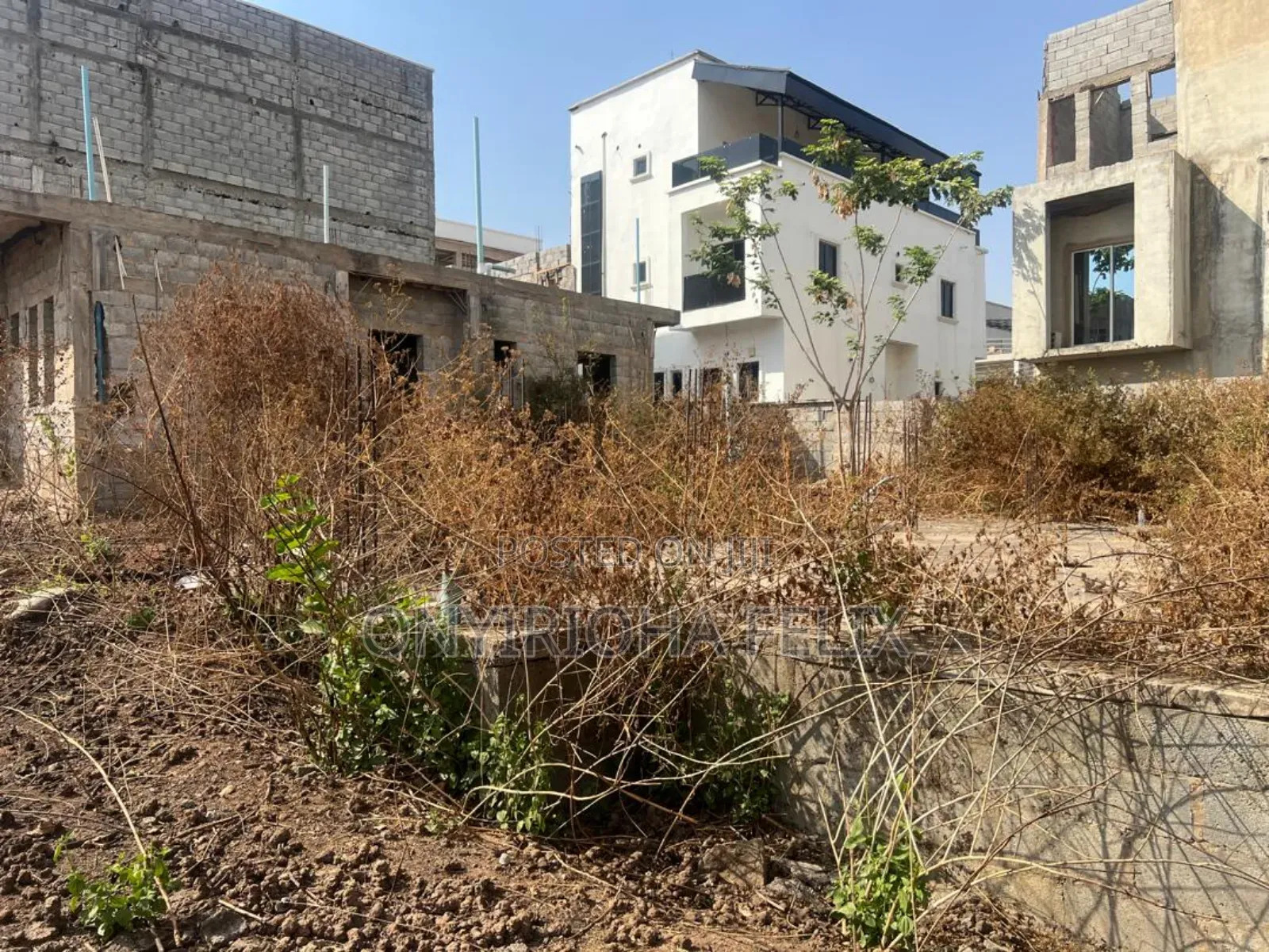 Estate Plot to Build 4bedroom Terrece Duplex in Life Camp