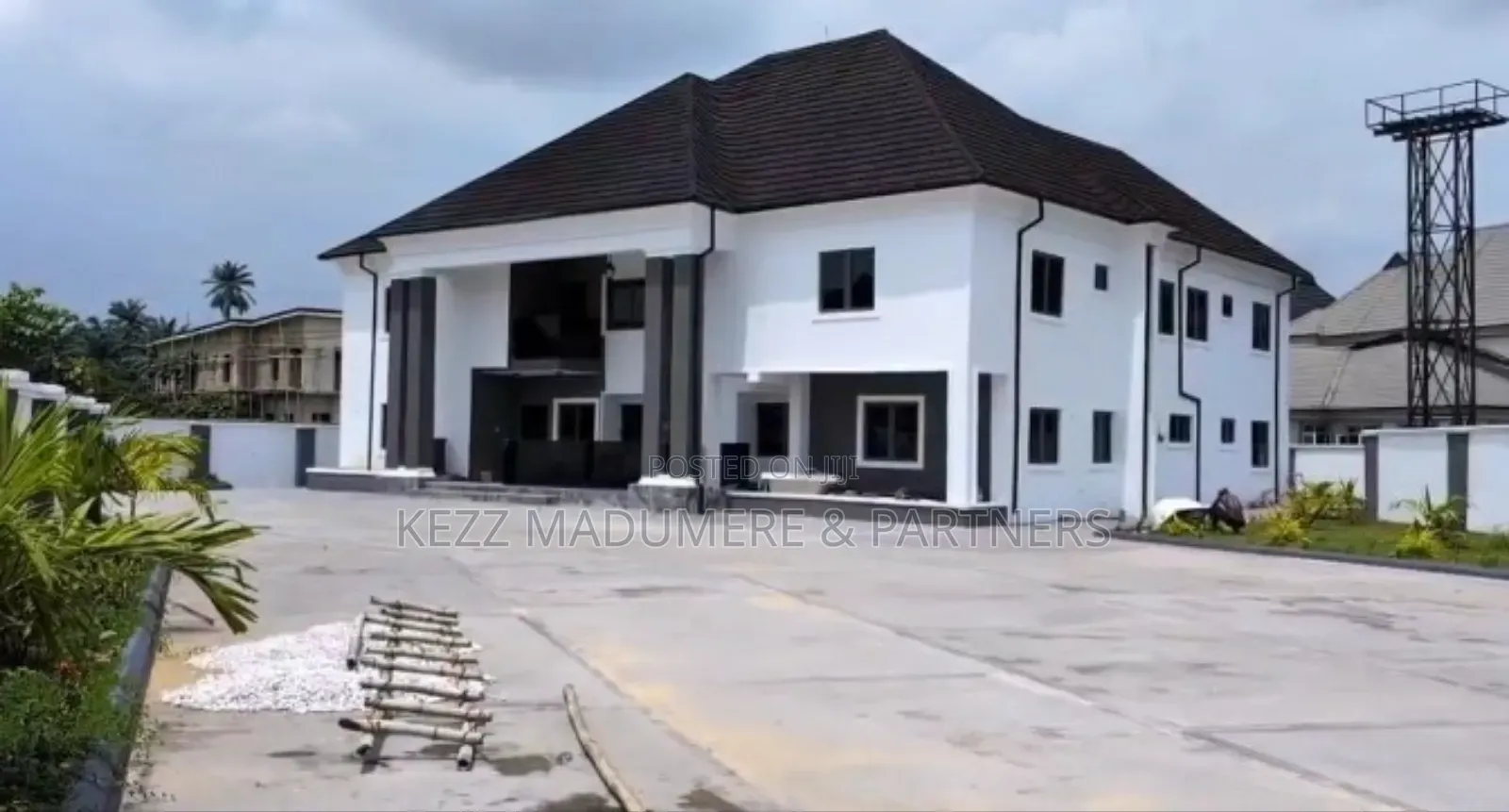6bdrm Duplex in Shelter Afrique for sale in Uyo