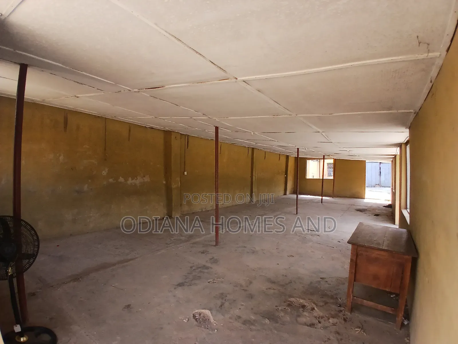 7bdrm Apartment in Behind Brent Mall, Apata for sale in Apata