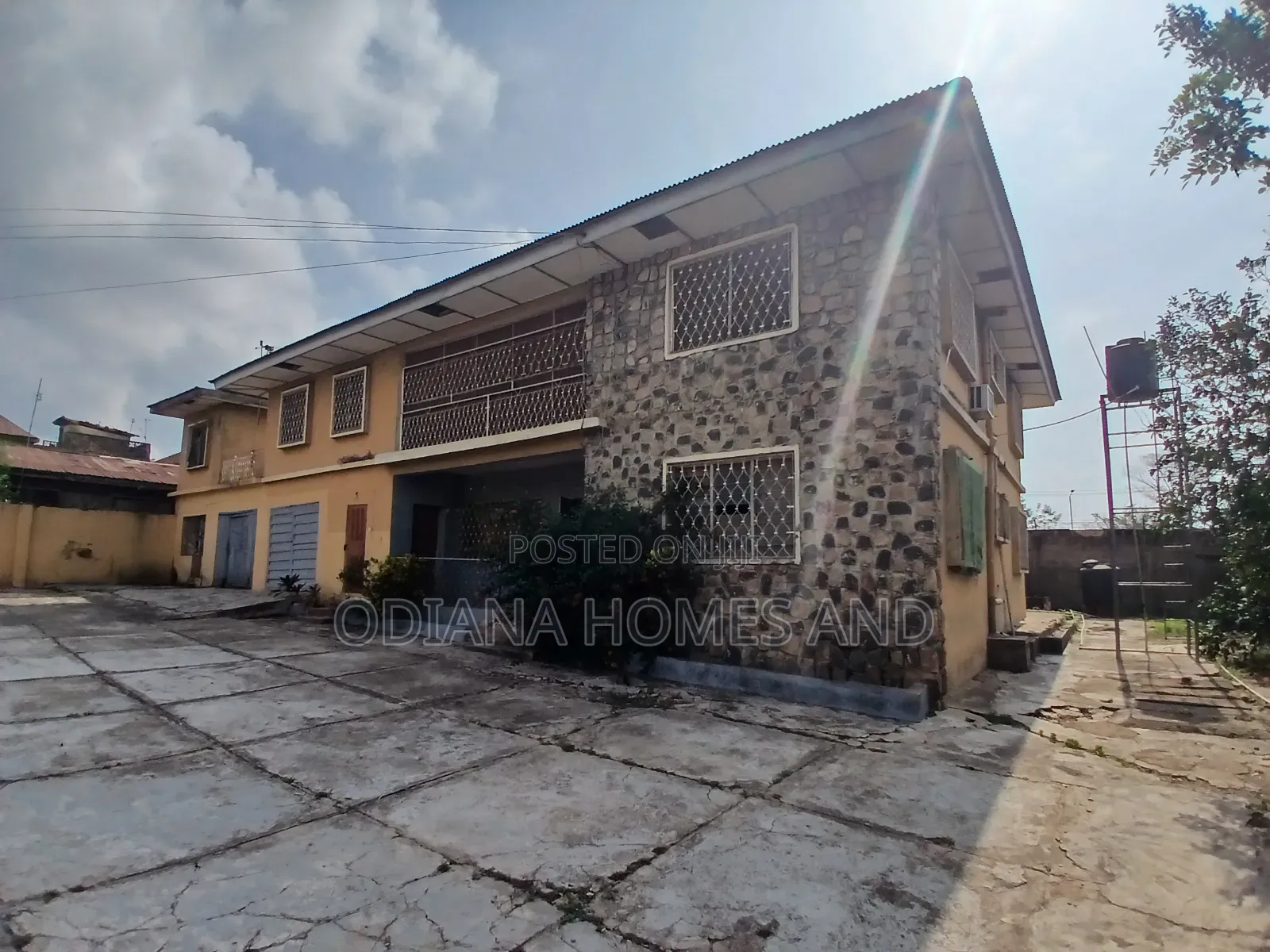 7bdrm Apartment in Behind Brent Mall, Apata for sale in Apata