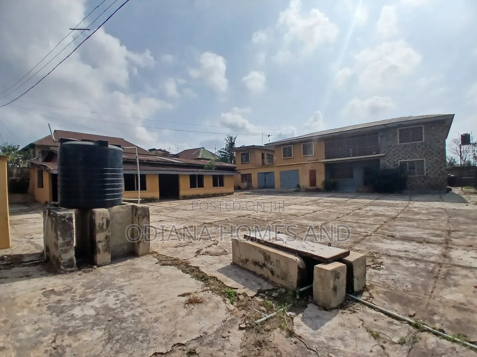 7bdrm Apartment in Behind Brent Mall, Apata for sale in Apata