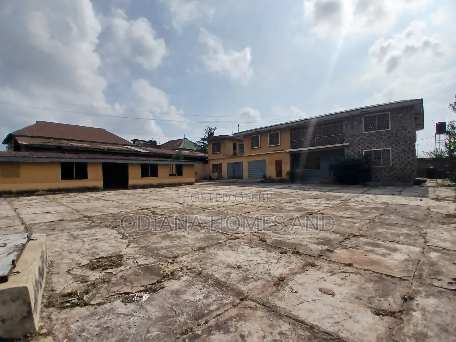 7bdrm Apartment in Behind Brent Mall, Apata for sale in Apata