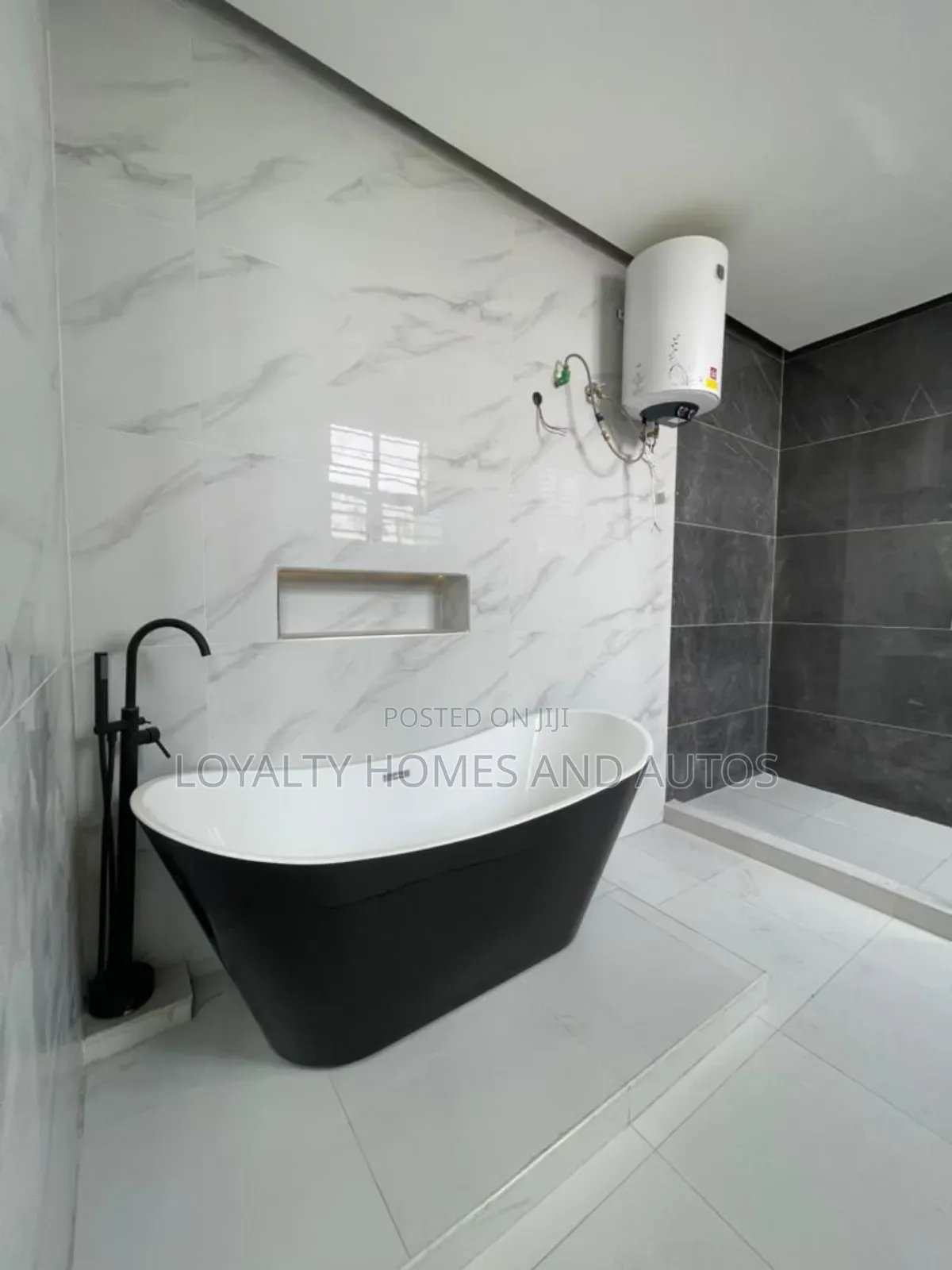 5bdrm Duplex in Chevron for sale in Chevron