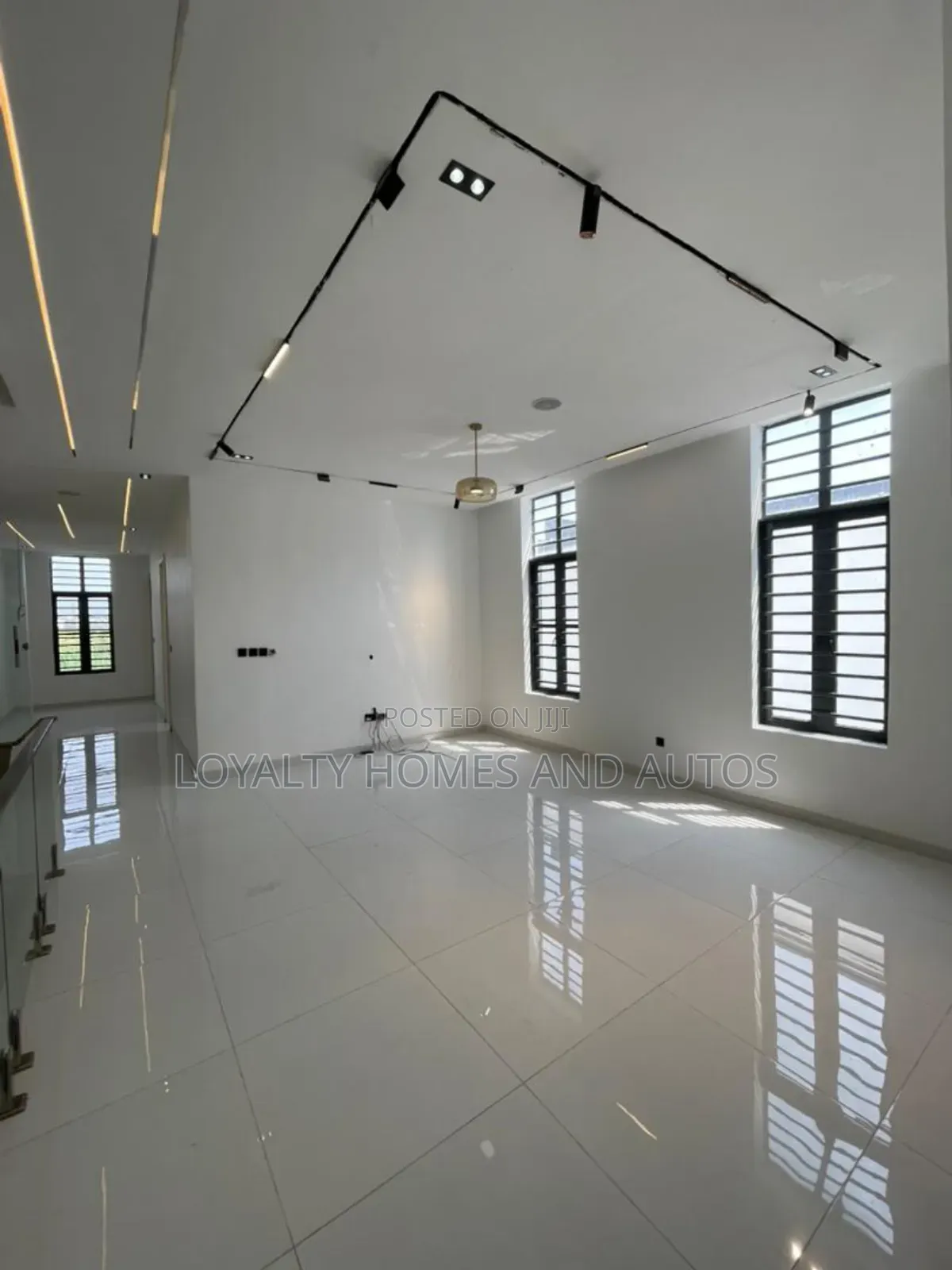 5bdrm Duplex in Chevron for sale in Chevron