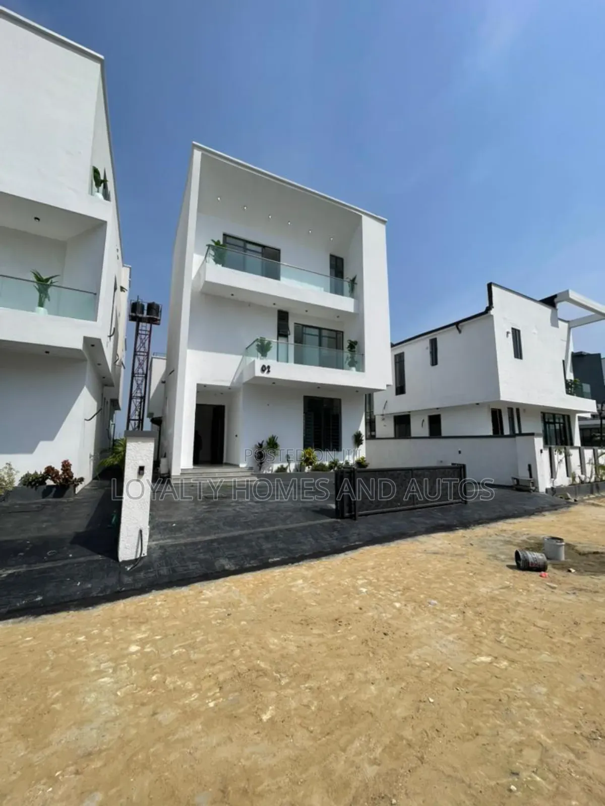5bdrm Duplex in Chevron for sale in Chevron
