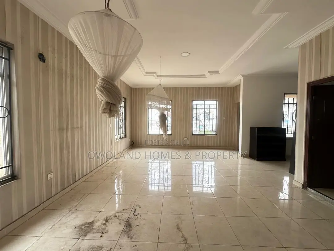 4bdrm Duplex in Chevron Drive for rent in Chevron
