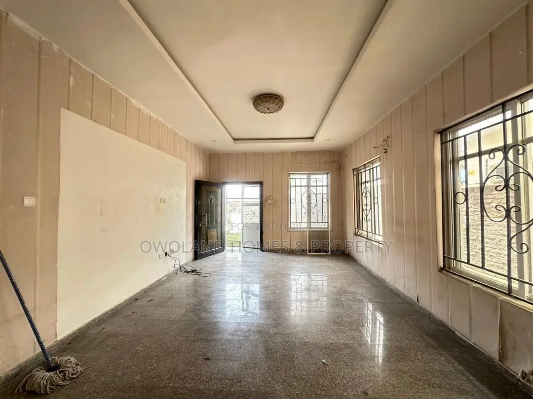 4bdrm Duplex in Chevron Drive for rent in Chevron