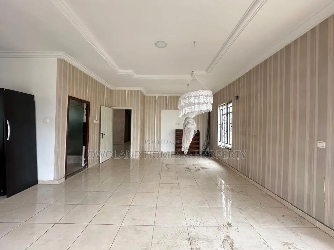 4bdrm Duplex in Chevron Drive for rent in Chevron
