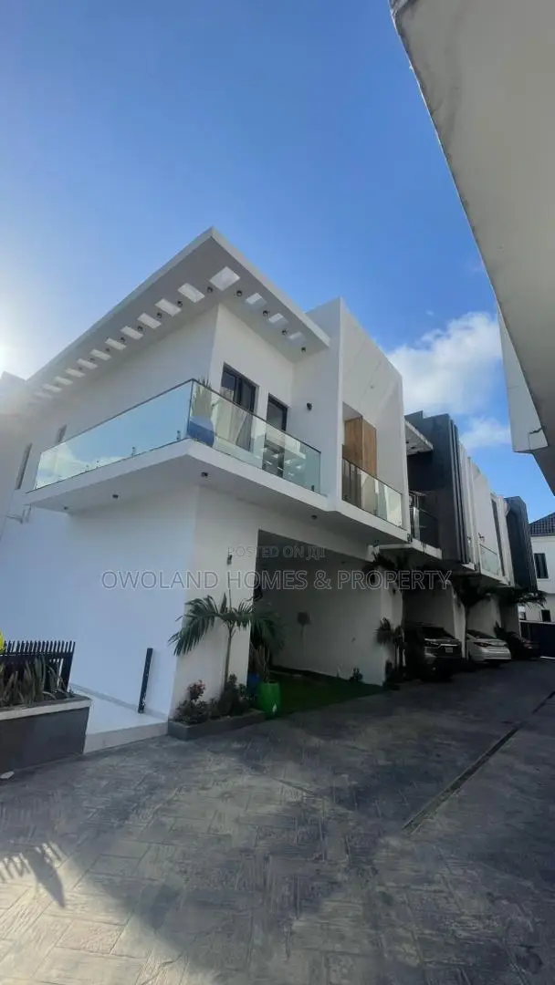 4bdrm Duplex in Orchid Road, Ikota for rent in Ikota