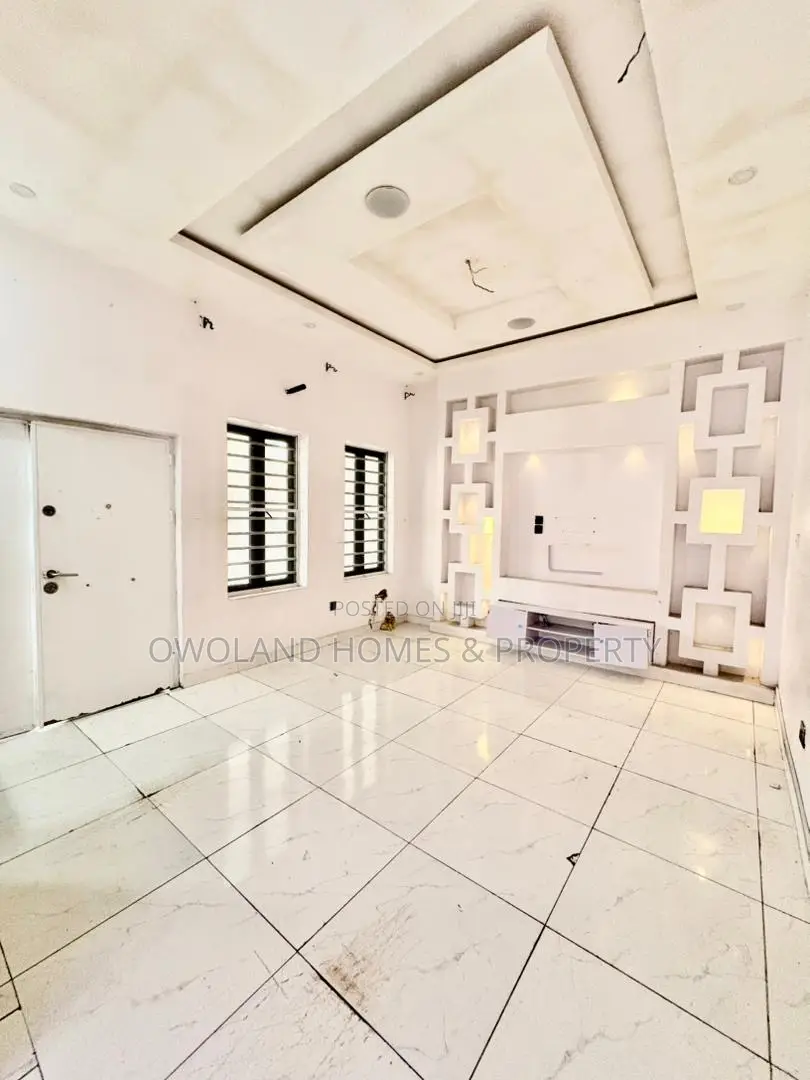 4bdrm Duplex in Orchid Road, Ikota for rent in Ikota