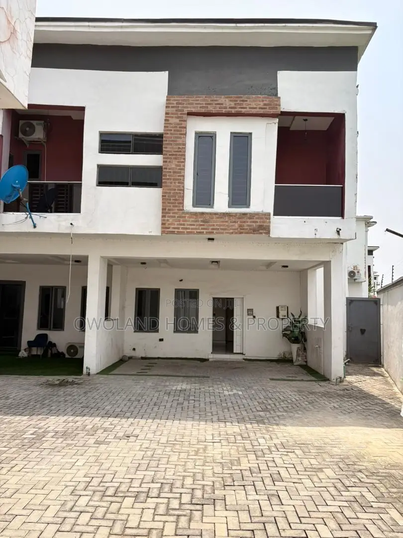4bdrm Duplex in Orchid Road, Ikota for rent in Ikota