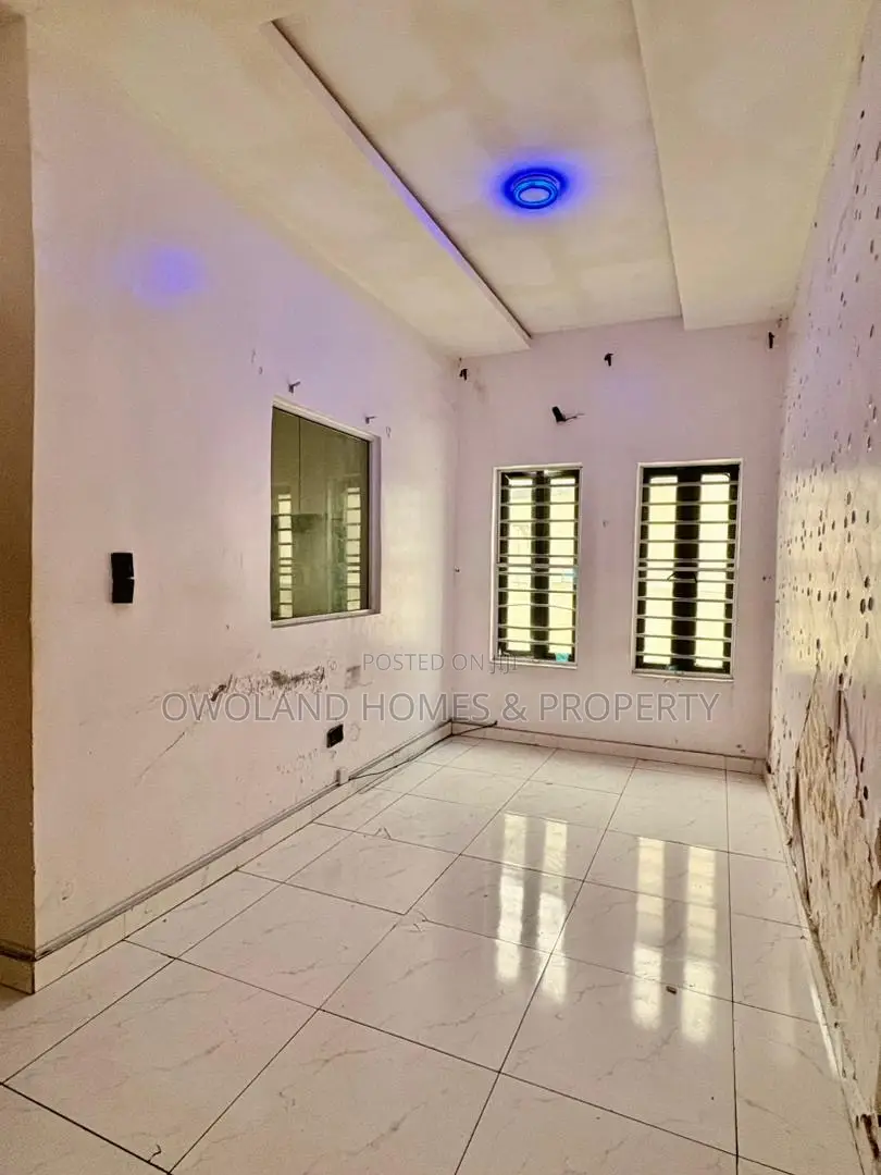 4bdrm Duplex in Orchid Road, Ikota for rent in Ikota
