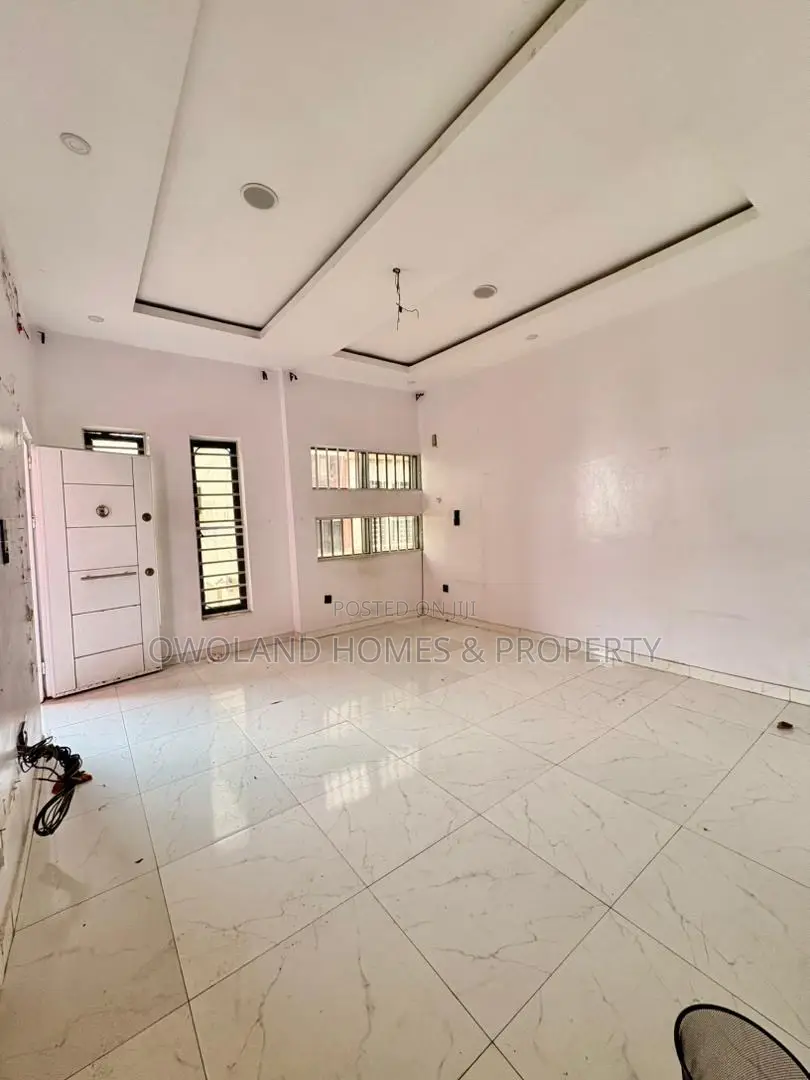 4bdrm Duplex in Orchid Road, Ikota for rent in Ikota