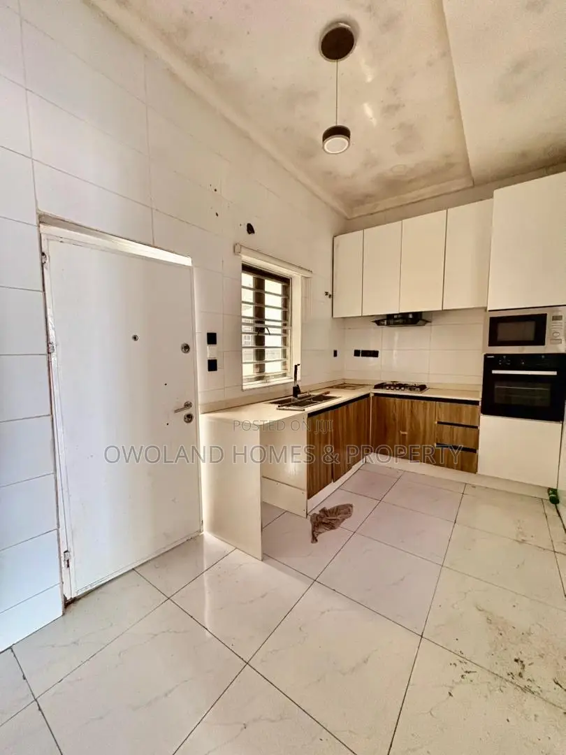 4bdrm Duplex in Orchid Road, Ikota for rent in Ikota