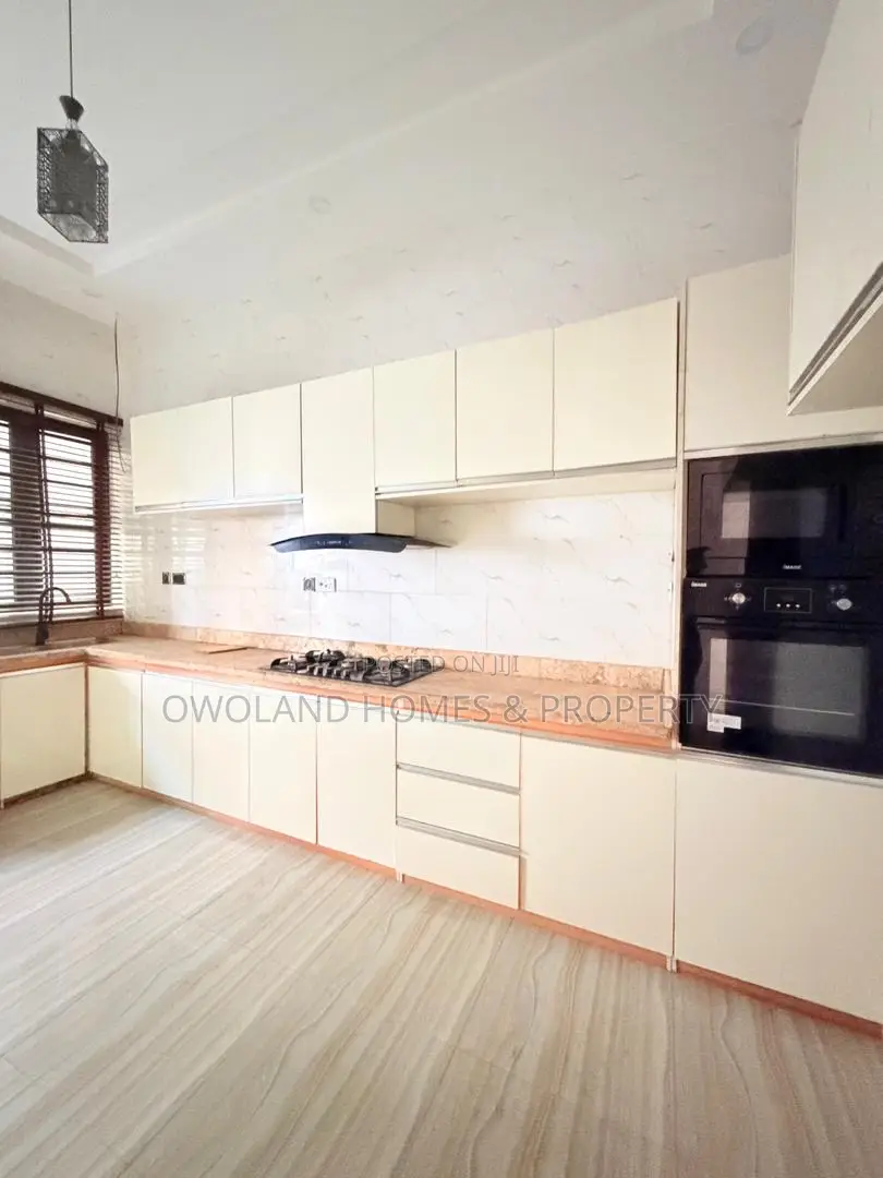 4bdrm Duplex in Orchid Road, Ikota for rent in Ikota