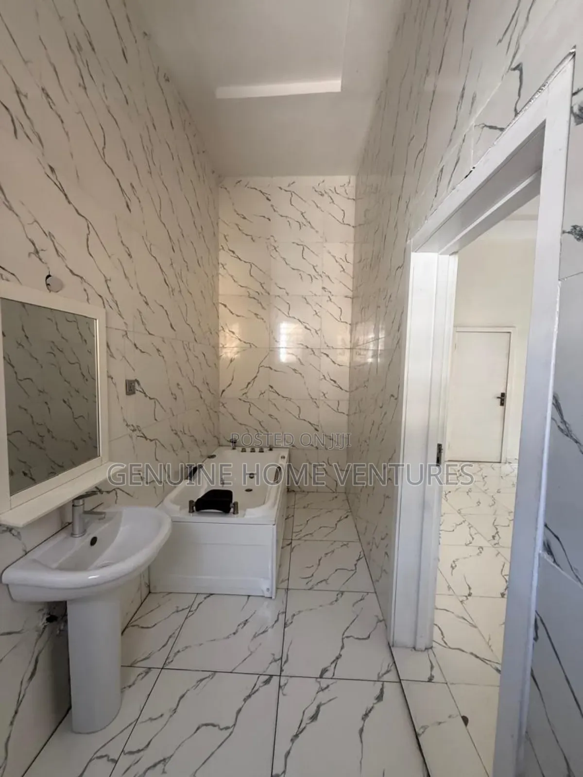 1bdrm Shared Apartment in Orchid Road Pinne, Chevron for rent in Chevron