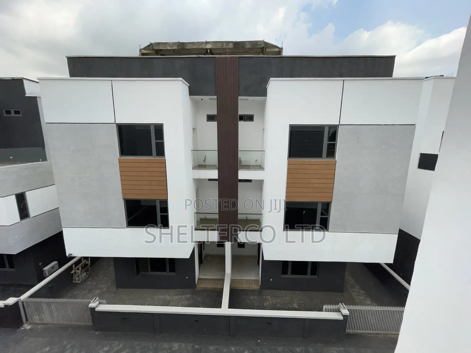5bdrm Duplex in Estate, Adeniyi Jones for sale in Adeniyi Jones