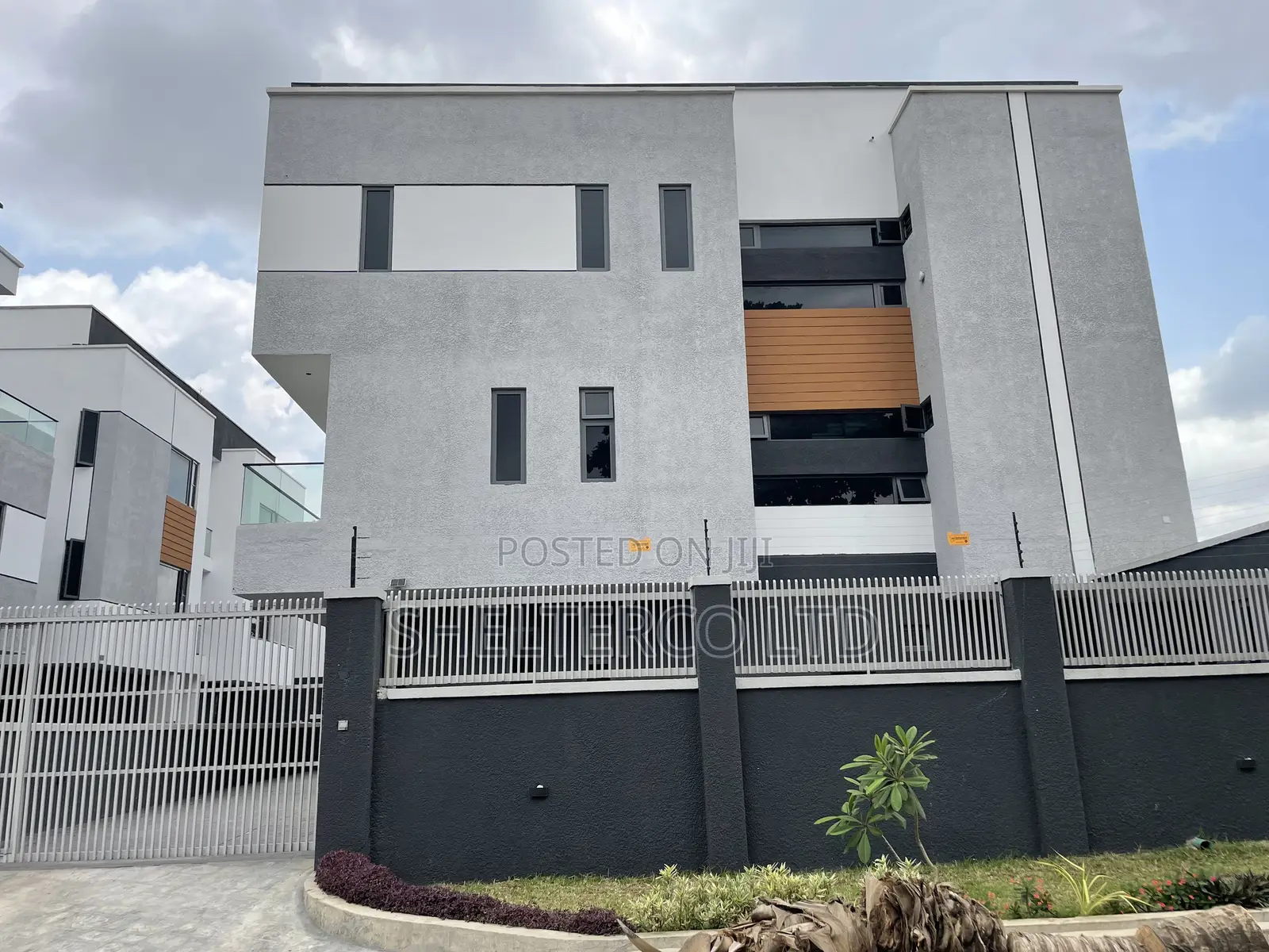 5bdrm Duplex in Estate, Adeniyi Jones for sale in Adeniyi Jones