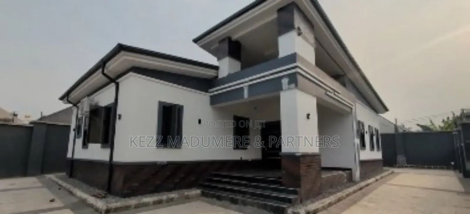 3bdrm Bungalow in Idoro Road , Uyo , for sale in Uyo